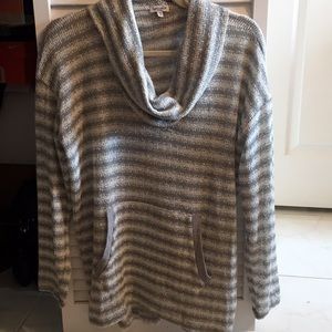 Crowl neck, gray and white sweater, Splendid